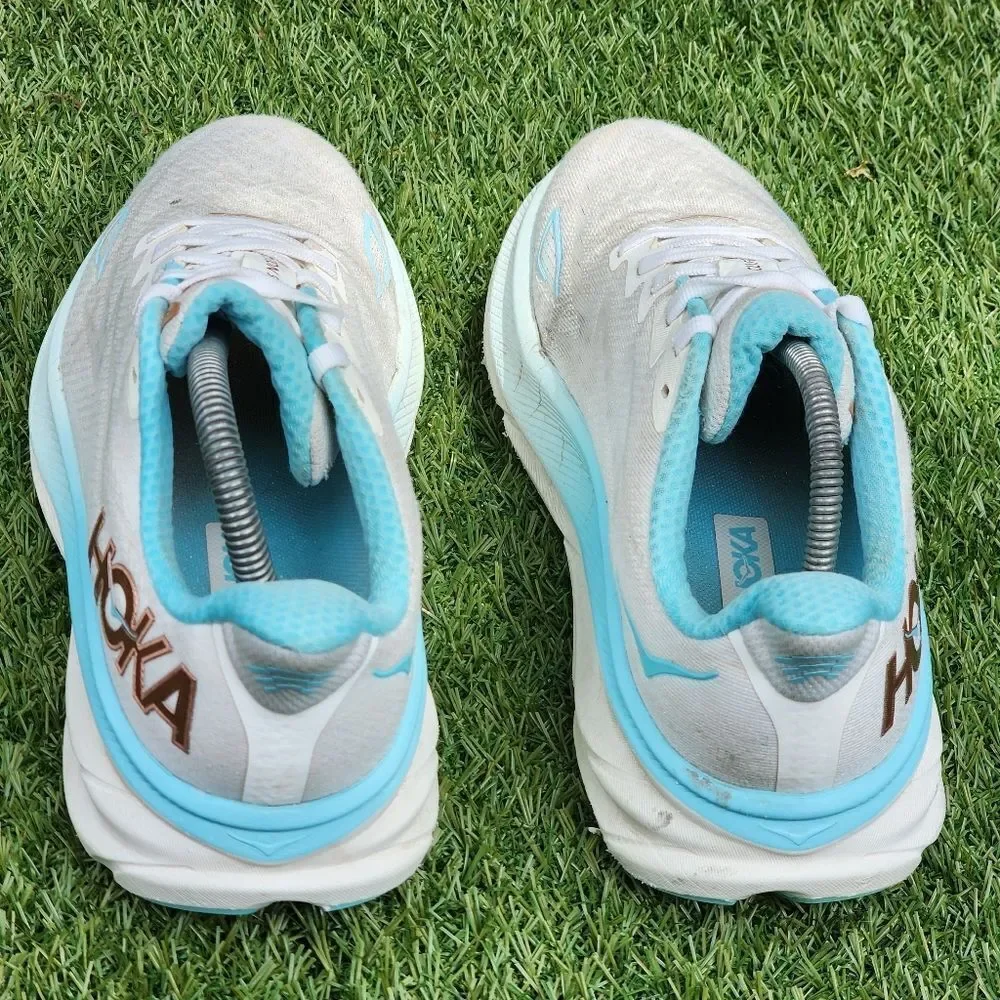 HOKA CLIFTON 9 - Womens Athletic Shoes - SIZE 8.D WIDE